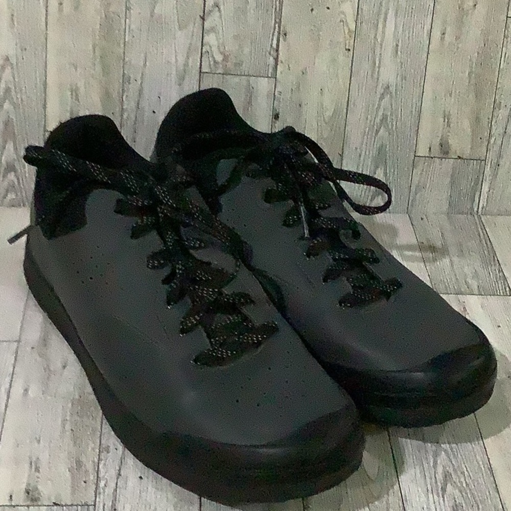 Giant Shuttle Flat Cycling shoes size 13